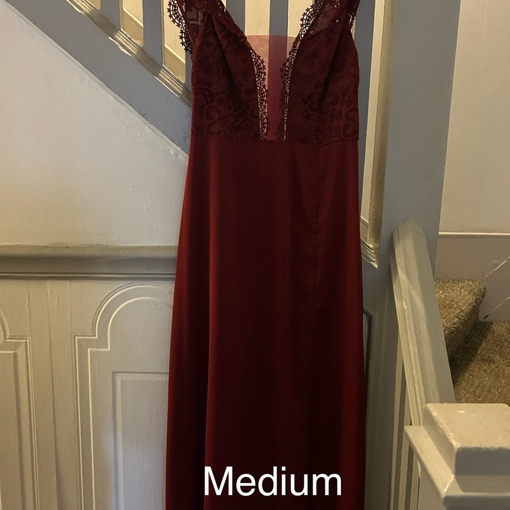 Elegant Burgundy Lace Evening Dress